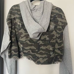 Cropped Camo Jacket with Hood!